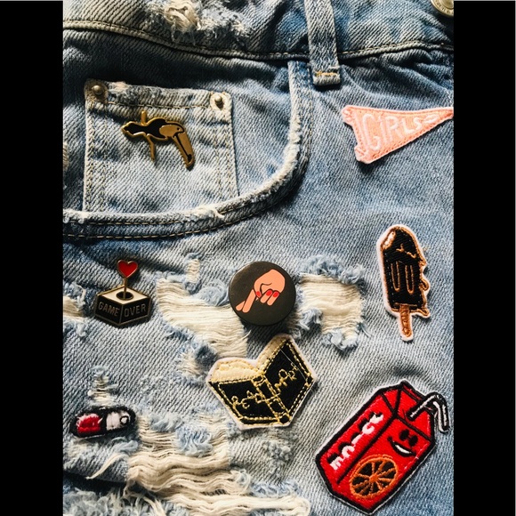 Zara Patch/Pin Distressed Cutoff Short Size 00 - Picture 7 of 8